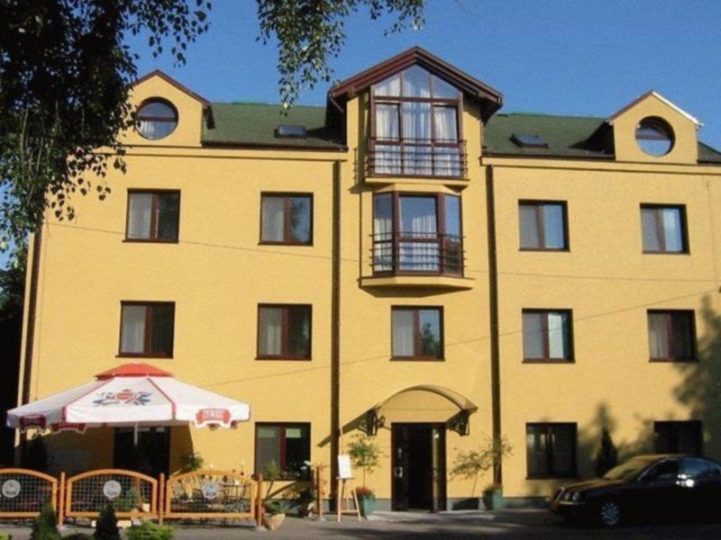 Hotel Petrus Krasków Exteriör bild