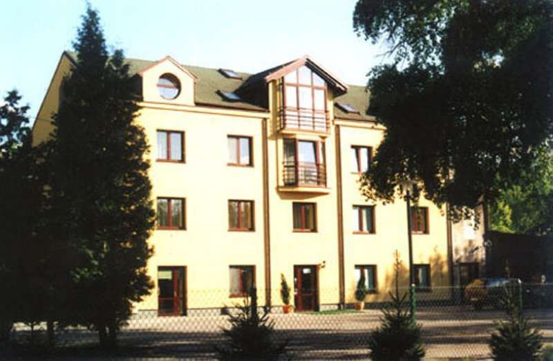 Hotel Petrus Krasków Exteriör bild